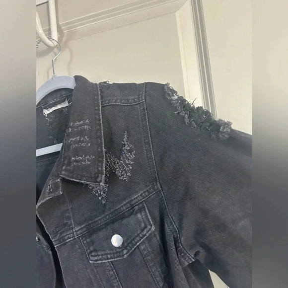 Black Distressed Jean Jacket l S - Picture 2 of 5